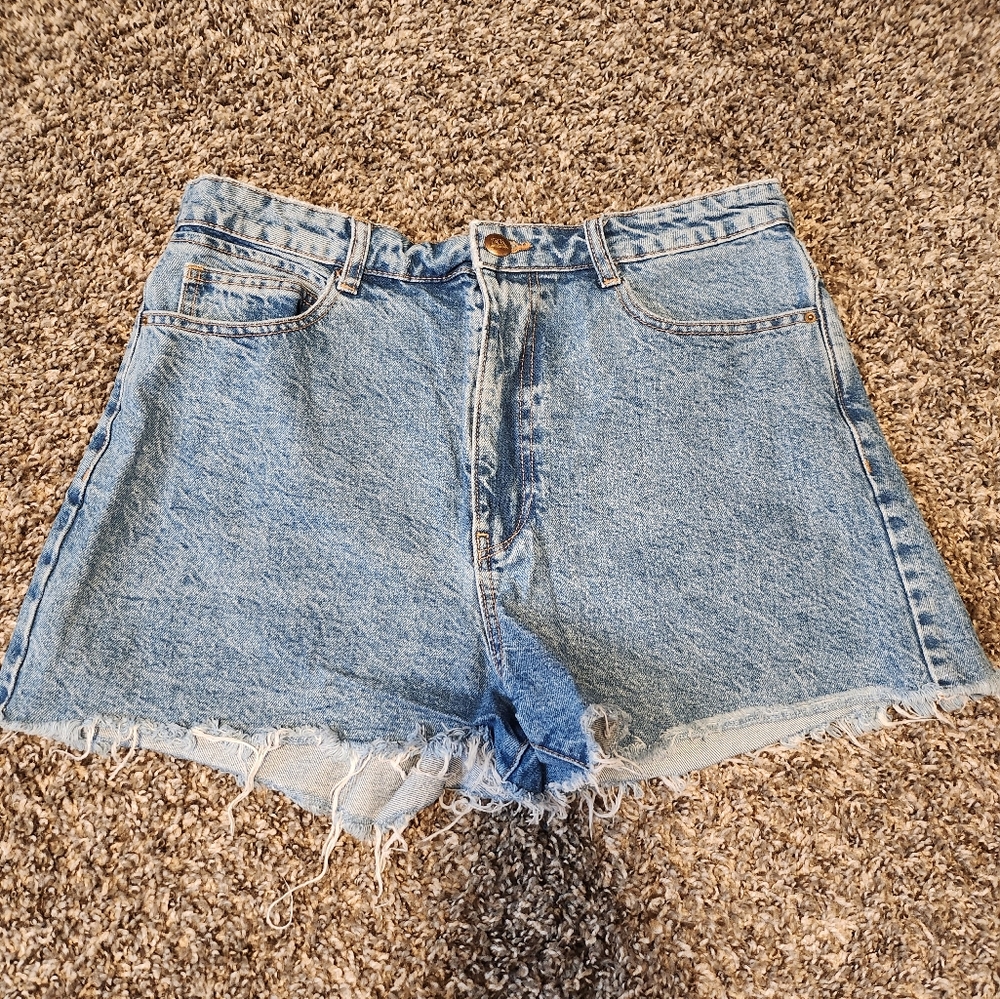 Zara Blue Jean Shorts with Relaxed Fit and Frayed Hem